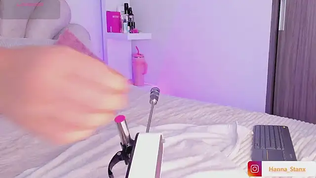 Hanna Stanx online show from 10/18/25, 09:04