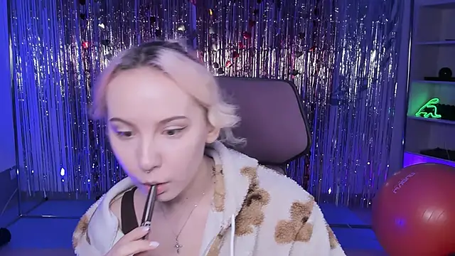 JasmineMilko online show from 03/19/25, 05:08