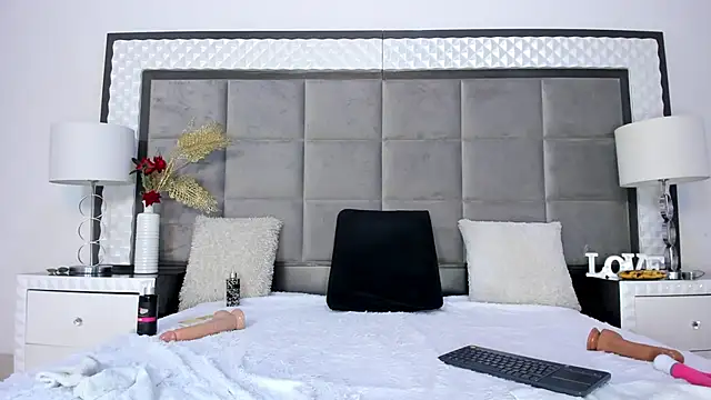 OliviaBurning online show from 02/02/25, 12:09