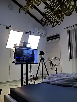 OliviaBurning online show from 09/13/25, 11:32