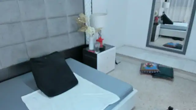 OliviaBurning online show from 12/19/25, 01:56