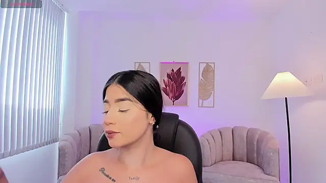 amelie jhons online show from 10/17/25, 08:22