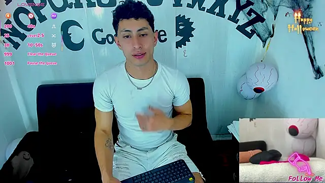 Piggy Eddy online show from 10/31/25, 07:26