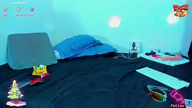 Piggy Eddy online show from 12/23/25, 01:47