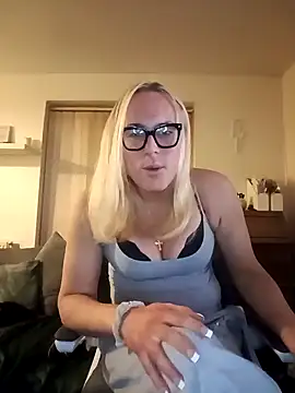 Connie Pepper online show from 02/23/25, 08:44