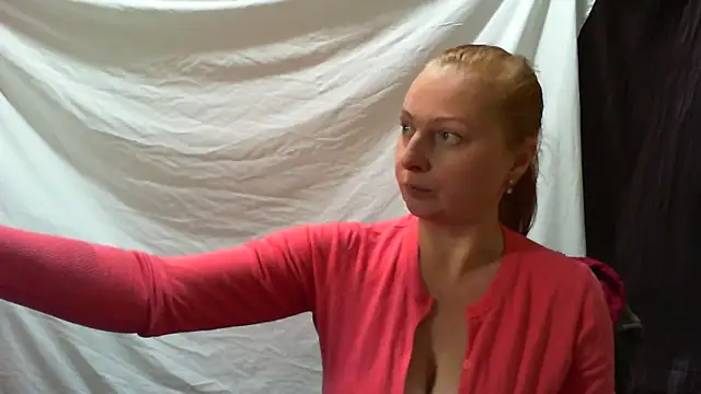 Redheadgreeneyed-maks online show from 10/16/25, 12:39