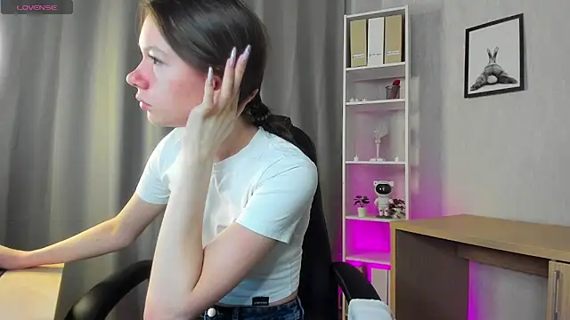 Nicole Charm online show from 03/05/25, 08:00