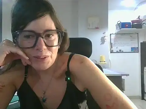 Snapshot of Calentandote chatting on 04/16/26, 10:49 Calentandote online show from 04/16/26, 10:49