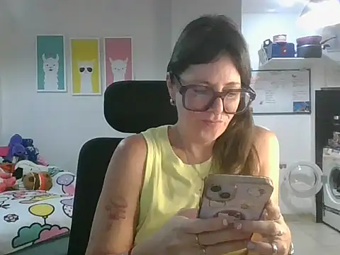 Snapshot of Calentandote chatting on 04/24/26, 10:39 Calentandote online show from 04/24/26, 10:39