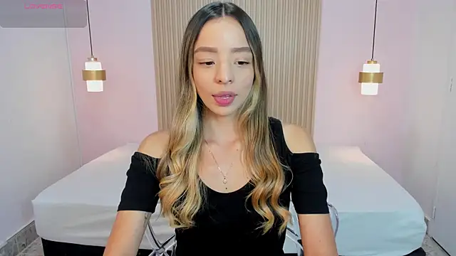 AliceRoss0 online show from 04/17/26, 08:23