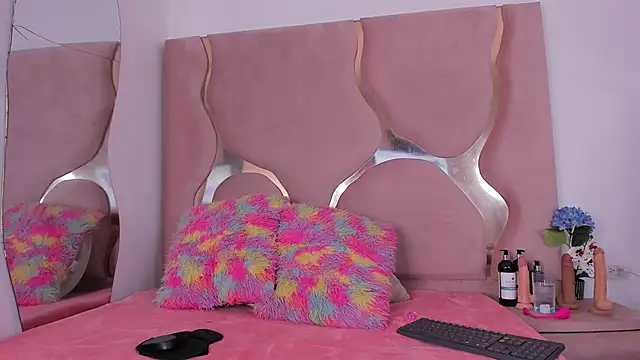 MaiteHT online show from 11/18/25, 09:08