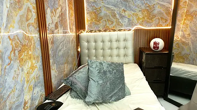 Snapshot of _Jessi29_ chatting on 10/08/25, 10:40  Jessi29  online show from 10/08/25, 10:40