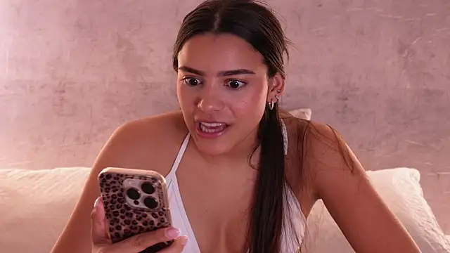 Snapshot of Nicky_and_Blake chatting on 10/28/25, 08:00 Nicky and Blake online show from 10/28/25, 08:00