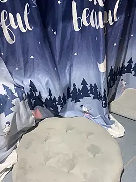 Shirato hana online show from 10/14/25, 02:29