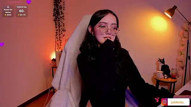 suzumi   online show from 10/29/25, 06:26