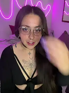 Snapshot of Mizztikaa chatting on 12/25/24, 05:05 Mizztikaa online show from 12/25/24, 05:05