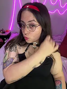 Snapshot of Mizztikaa chatting on 01/01/25, 05:01 Mizztikaa online show from 01/01/25, 05:01