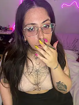 Snapshot of Mizztikaa chatting on 02/03/25, 04:46 Mizztikaa online show from 02/03/25, 04:46