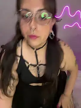 Snapshot of Mizztikaa chatting on 02/04/25, 03:22 Mizztikaa online show from 02/04/25, 03:22