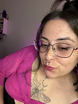 Snapshot of Mizztikaa chatting on 03/13/25, 03:44 Mizztikaa online show from 03/13/25, 03:44