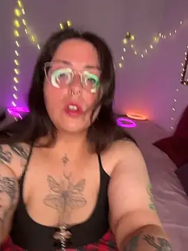 Snapshot of Mizztikaa chatting on 07/16/26, 10:16 Mizztikaa online show from 07/16/26, 10:16