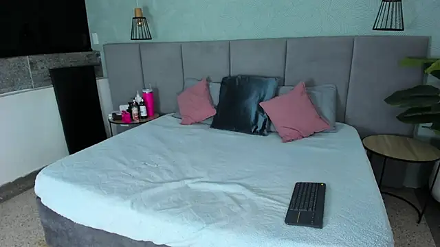 Annie-Wolf online show from 11/10/25, 08:52