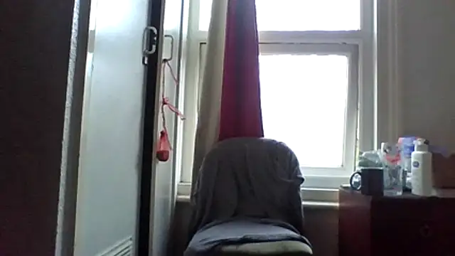 Snapshot of DrbigdickUK chatting on 04/14/26, 06:14 DrbigdickUK online show from 04/14/26, 06:14