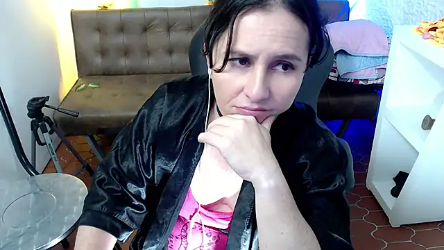 victoria jones online show from 03/12/25, 04:35