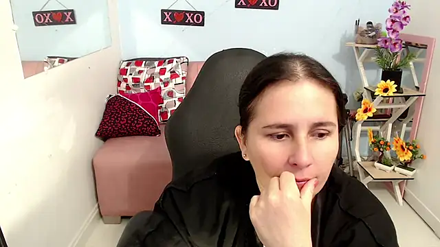 victoria jones online show from 10/21/25, 06:41