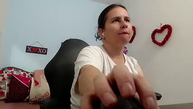 victoria jones online show from 10/27/25, 02:43