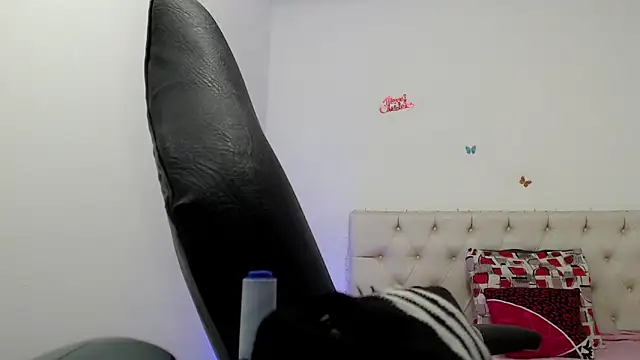 victoria jones online show from 04/30/26, 01:17