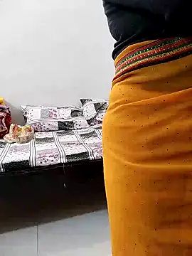 Snapshot of Diya_Chopra chatting on 01/10/25, 04:12 Diya Chopra online show from 01/10/25, 04:12