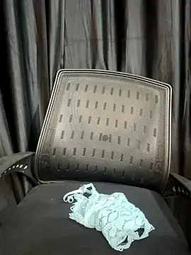 Snapshot of Diya_Chopra chatting on 10/04/25, 03:48 Diya Chopra online show from 10/04/25, 03:48