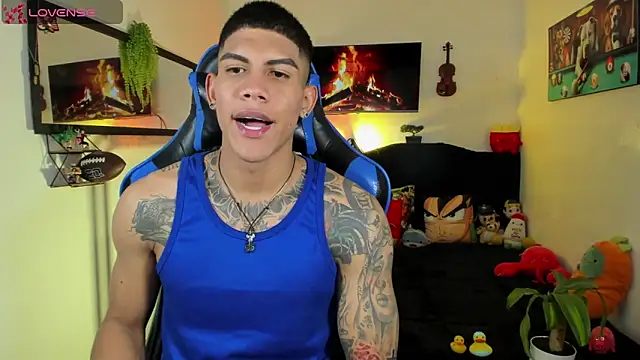 Snapshot of Damian_latinxxx chatting on 05/15/26, 03:13 Damian latinxxx online show from 05/15/26, 03:13
