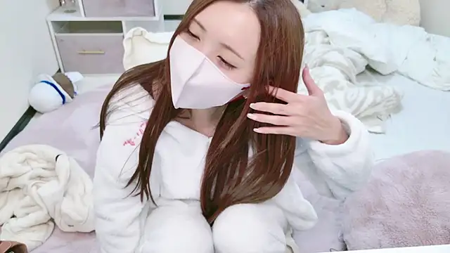 Snapshot of -SHINON- chatting on 12/13/24, 12:50 -SHINON- online show from 12/13/24, 12:50