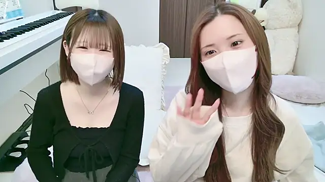 Snapshot of -SHINON- chatting on 12/28/24, 11:30 -SHINON- online show from 12/28/24, 11:30