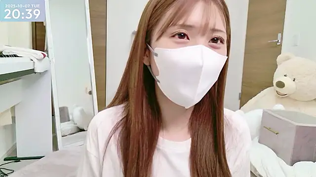 Snapshot of -SHINON- chatting on 10/07/25, 11:40 -SHINON- online show from 10/07/25, 11:40