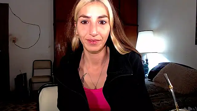 Snapshot of stephieval_ chatting on 06/16/26, 07:33 stephieval online show from 06/16/26, 07:33
