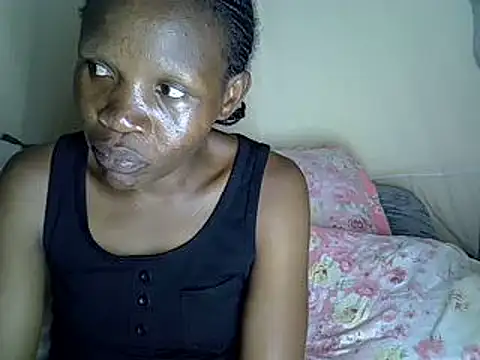 Snapshot of Sweet_serah chatting on 03/19/25, 01:07 Sweet serah online show from 03/19/25, 01:07