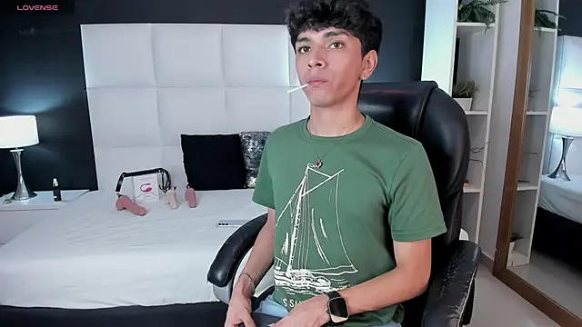 Snapshot of Santy_carrington chatting on 12/06/24, 11:47 Santy carrington online show from 12/06/24, 11:47