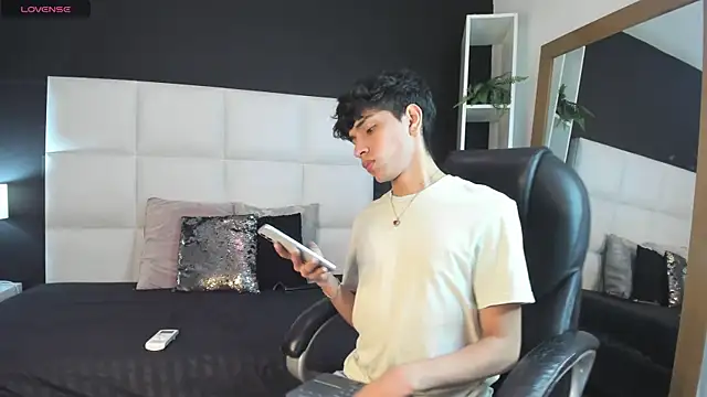 Snapshot of Santy_carrington chatting on 12/13/24, 09:52 Santy carrington online show from 12/13/24, 09:52