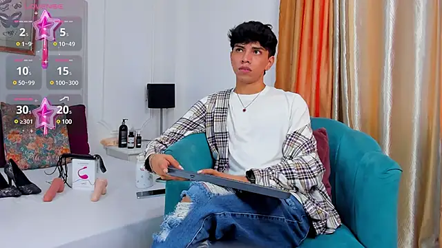 Snapshot of Santy_carrington chatting on 01/10/25, 08:04 Santy carrington online show from 01/10/25, 08:04