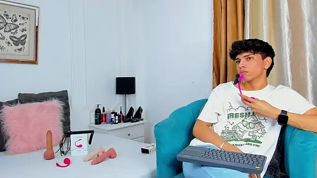 Snapshot of Santy_carrington chatting on 01/18/25, 12:02 Santy carrington online show from 01/18/25, 12:02