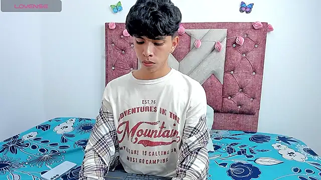 Snapshot of Santy_carrington chatting on 03/19/25, 05:30 Santy carrington online show from 03/19/25, 05:30