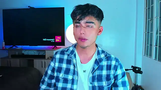 Snapshot of shawn__sanderson1 chatting on 10/18/25, 09:48 shawn sanderson1 online show from 10/18/25, 09:48