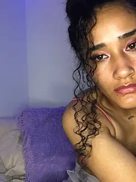 Snapshot of jaderossxx chatting on 01/17/25, 01:04 jaderossxx online show from 01/17/25, 01:04