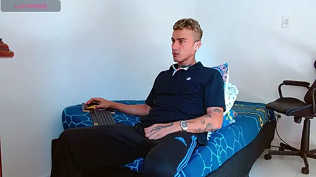 bray hotboy777 online show from 10/31/25, 01:45