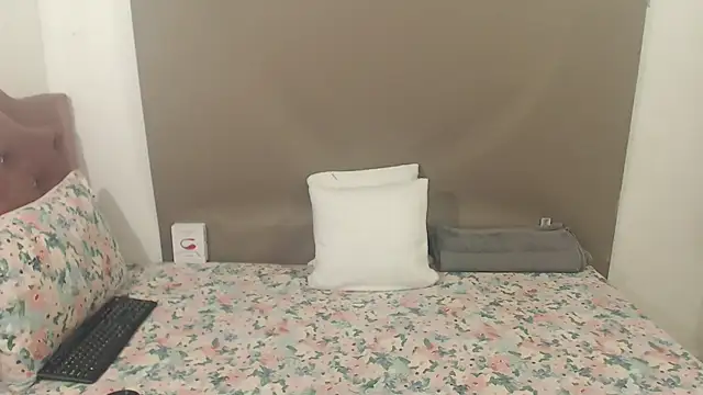 Snapshot of kimberlyjamexxx chatting on 10/17/25, 03:53 kimberlyjamexxx online show from 10/17/25, 03:53
