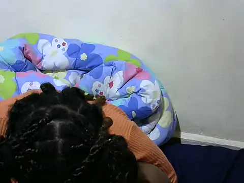 Snapshot of Thicky_kyla chatting on 05/24/26, 12:54 Thicky kyla online show from 05/24/26, 12:54