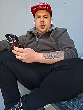 PupW0lfy online show from 03/19/25, 11:17